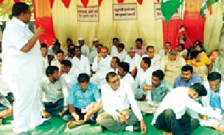 Congress movement on District Cacheri | जिल्हा कचेरीवर काँग्रेसचे आंदोलन