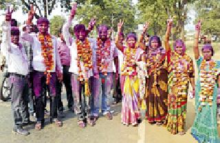 Victory with the winners of party workers | विजयी उमेदवारांचा कार्यकर्त्यांसह जल्लोष Victory with the winners of party workers | विजयी उमेदवारांचा कार्यकर्त्यांसह जल्लोष