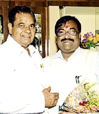 Govardeepa became the Guardian Minister on the auspicious hands of Raniath | गोवारदिपे यांच्या दातृत्त्वावर पालकमंत्री झाले आनंदीत Govardeepa became the Guardian Minister on the auspicious hands of Raniath | गोवारदिपे यांच्या दातृत्त्वावर पालकमंत्री झाले आनंदीत