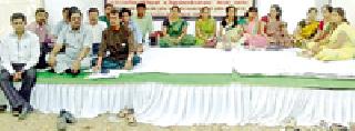 20 teachers begin hunger strike | २० शिक्षकांचे बेमुदत उपोषण सुरू
