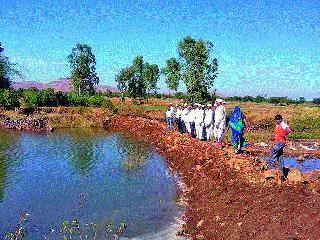 Pimpri Manavadanana the villagers have built the Bondara | पिंप्रीत श्रमदानातून ग्रामस्थांनी साकारला बंधारा