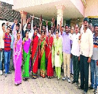 Moholkar, Bhosale group maintained the fort | मोहोळकर, भोसले गटाने गड राखले Moholkar, Bhosale group maintained the fort | मोहोळकर, भोसले गटाने गड राखले