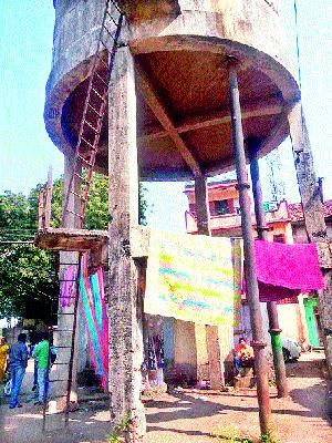 Water tank dangerous | पाण्याची टाकी धोकादायक