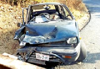 Tavera Maruti hit the car, two serious | तवेराची मारूती कारला धडक, दोन गंभीर Tavera Maruti hit the car, two serious | तवेराची मारूती कारला धडक, दोन गंभीर