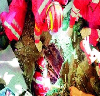After sixty hours, two people are still alive | साठ तासानंतर दोन जण जिवंत After sixty hours, two people are still alive | साठ तासानंतर दोन जण जिवंत
