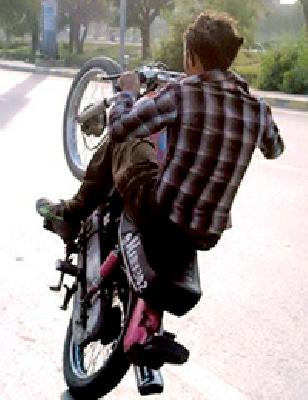 RASH DRIVING SUITABLE | रॅश ड्रायव्हिंग सुसाट