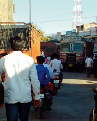 When will traffic stop? | वाहतुकीची कोंडी कधी सुटणार ? When will traffic stop? | वाहतुकीची कोंडी कधी सुटणार ?