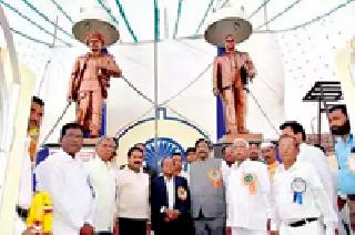 Dr. Ambedkar, follow the ideas of Mahatma Phule and go ahead: Mungantiwar | डॉ. आंबेडकर, महात्मा फुलेंच्या विचारांचा अंगिकार करीत पुढे जा : मुनगंटीवार