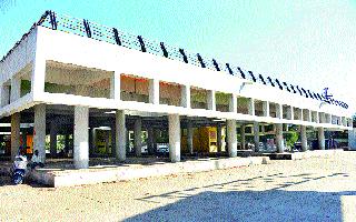 Matter of the seller's suggestion regarding the marketing issue | भाजीबाजाराबाबतच्या सूचनेने विक्रेते द्विधा मन:स्थितीत Matter of the seller's suggestion regarding the marketing issue | भाजीबाजाराबाबतच्या सूचनेने विक्रेते द्विधा मन:स्थितीत