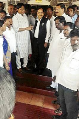 The Minister of Social Justice for the arrest of the attackers of the Bhanta Union | भंते संघपालांच्या हल्लेखोरांना अटकेसाठी सामाजिक न्याय राज्यमंत्र्यांना साकडे The Minister of Social Justice for the arrest of the attackers of the Bhanta Union | भंते संघपालांच्या हल्लेखोरांना अटकेसाठी सामाजिक न्याय राज्यमंत्र्यांना साकडे