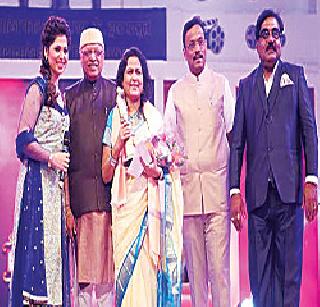 Gala Gaurav award for Sarla Yevlakar | सरला येवलेकर यांना जीवनगौरव पुरस्कार प्रदान