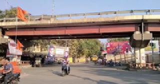 The banners dropped, the receipts also exploded | उतरवले बॅनर, पावत्याही फाटल्या