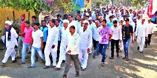 Front of the angry villagers | संतप्त गावकऱ्यांचा मोर्चा Front of the angry villagers | संतप्त गावकऱ्यांचा मोर्चा