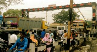 The state's rail budget is headache | राजुऱ्याचे रेल्वेगेट ठरत आहे डोकेदुखी The state's rail budget is headache | राजुऱ्याचे रेल्वेगेट ठरत आहे डोकेदुखी