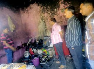 The house fire at Goghugas | घुग्घुस येथे घराला आग The house fire at Goghugas | घुग्घुस येथे घराला आग