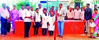 Few of the players spewed | चिमुकल्या खेळाडूंचा सत्कार