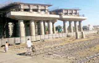 The pool is halfway ... | पूल अर्धवटच...
