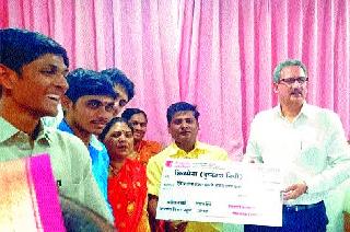 Two-and-a-half million expenditure challenges in two months | दोन महिन्यांत अडीच कोटी खर्चाचे आव्हान