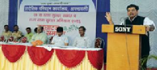 Train children with road traffic safety | रस्ता वाहतूक सुरक्षेचे मुलांना शिक्षण द्या Train children with road traffic safety | रस्ता वाहतूक सुरक्षेचे मुलांना शिक्षण द्या