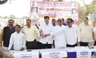 The award of 10 lakh prizes for wrestling competition in Badnera | बडनेऱ्यात कुस्ती स्पर्धेत १० लाखांच्या बक्षिसांची लयलूट The award of 10 lakh prizes for wrestling competition in Badnera | बडनेऱ्यात कुस्ती स्पर्धेत १० लाखांच्या बक्षिसांची लयलूट