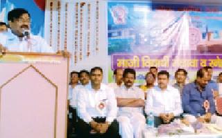 Close the villages to save old memories | जुन्या आठवणी जपण्यासाठी गावांना जवळ करा Close the villages to save old memories | जुन्या आठवणी जपण्यासाठी गावांना जवळ करा