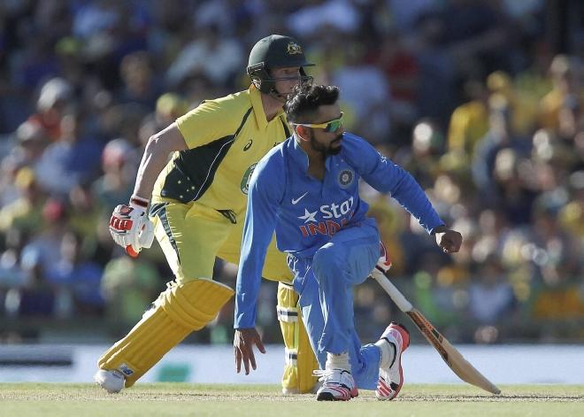 Australia's victory in the first ODI | पहिल्या वन डे मध्ये ऑस्ट्रेलियाचा आरामात विजय