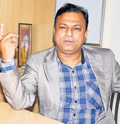 Guaranteed to pay one and a half million per month | दरमहा दीड कोटी भरण्याचे हमीपत्र