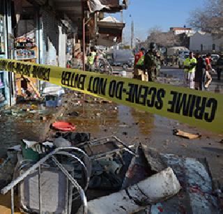 15 killed in terrorist attack in Pakistan | पाकमध्ये दहशतवादी हल्ला, १५ जणांचा मृत्यू 15 killed in terrorist attack in Pakistan | पाकमध्ये दहशतवादी हल्ला, १५ जणांचा मृत्यू
