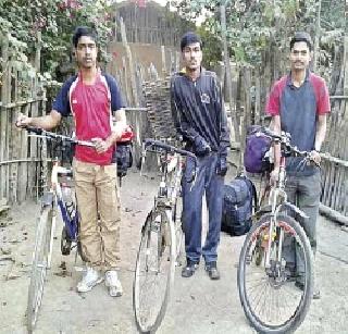 Three Idiots When Naxalites enter the forest ... | थ्री इडियट्स जेव्हा नक्षलवाद्यांच्या जंगलात शिरतात... Three Idiots When Naxalites enter the forest ... | थ्री इडियट्स जेव्हा नक्षलवाद्यांच्या जंगलात शिरतात...