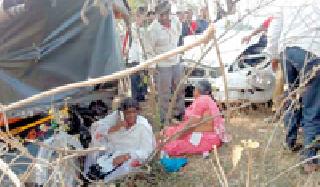 Car attacked Apa, five injured | कारची अ‍ॅपेला धडक, पाच जखमी