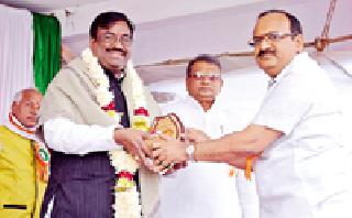 The budget will be a source of inspiration in the lives of poor people - Sudhir Mungantiwar | येता अर्थसंकल्प वंचितांच्या जीवनात प्रकाश टाकणारा असेल - सुधीर मुनगंटीवार The budget will be a source of inspiration in the lives of poor people - Sudhir Mungantiwar | येता अर्थसंकल्प वंचितांच्या जीवनात प्रकाश टाकणारा असेल - सुधीर मुनगंटीवार