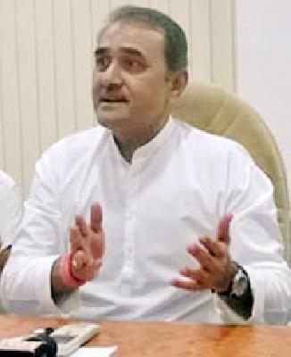 90 percent of farmers left the wind | ९० टक्के शेतकऱ्यांना सोडले वाऱ्यावर