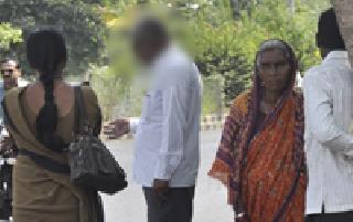 Amravati is known for its passive smoking | पॅसिव्ह स्मोकिंगच्या विळख्यात अमरावती Amravati is known for its passive smoking | पॅसिव्ह स्मोकिंगच्या विळख्यात अमरावती