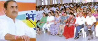 The government left the farmers on the wind | सरकारने शेतकऱ्यांना वाऱ्यावर सोडले