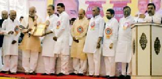 This is a government sponsoring farmers | हे तर शेतकऱ्यांची पिळवणूक करणारे सरकार