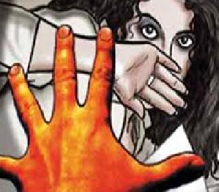 Four year old girl raped in schoolboy | चार वर्षाच्या मुलीवर स्कूलबसमध्ये बलात्कार Four year old girl raped in schoolboy | चार वर्षाच्या मुलीवर स्कूलबसमध्ये बलात्कार