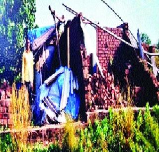 Waiting for the farmers to help | शेतकरी मदतीच्या प्रतीक्षेत