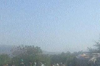 On the Ghoti-Sinnar road the tanker overturned | घोटी-सिन्नर रस्त्यावर टॅँकर उलटला