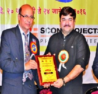 In the burden of expectations, forgotten present | अपेक्षांच्या ओझ्यात मनुष्य विसरला वर्तमान In the burden of expectations, forgotten present | अपेक्षांच्या ओझ्यात मनुष्य विसरला वर्तमान