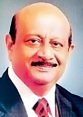 The Vice Chancellor fills the steps ....! | अन् कुलगुरू खेडकर भरून पावले....!