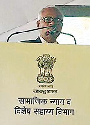 Babasaheb is not on the head, take his thoughts on the head! | बाबासाहेबांना डोक्यावर नाही, त्यांचे विचार डोक्यात घ्या!