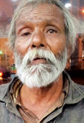 Neglected by the rich, poor attention has gone to the poor people | श्रीमंतांच्या वाहनाकडे दुर्लक्ष, गरिबाच्या रिक्षाकडे गेले लक्ष