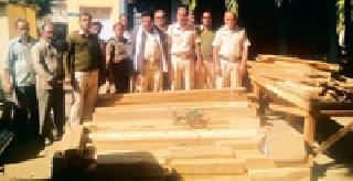 One and a half million illegal sewen seized | दीड लाखांचे अवैध सागवान जप्त One and a half million illegal sewen seized | दीड लाखांचे अवैध सागवान जप्त