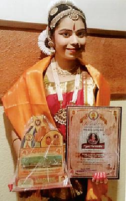 Pooja Hariwadele Natya Miyuri Award | पूजा हिरवाडेला नाट्य मयुरी पुरस्कार