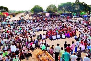 Immediately seize the slaughtered fighters | मारेकऱ्यांना तत्काळ जेरबंद करा