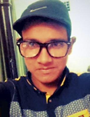 The yarn of the sign of the 'kitesa' cut off | ‘पतंग’ने कापला संकेतच्या आयुष्याचा धागा