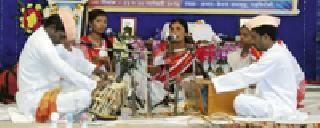 Gadchiroli Makar Mugdha in the negative sound of Khangjari Bhajan | खंजेरी भजनाच्या नादमय स्वरांनी गडचिरोलीकर मंत्रमुग्ध