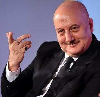Rumors about the credentials of Padma Bhushan's Anupam Kher | पद्मभूषण अनुपम खेर यांचे पुरस्कारांच्या विश्वासार्हतेवरून घुमजाव Rumors about the credentials of Padma Bhushan's Anupam Kher | पद्मभूषण अनुपम खेर यांचे पुरस्कारांच्या विश्वासार्हतेवरून घुमजाव