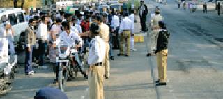 Patriotism enthusiasm 'Traffic Jam'! | देशभक्ती उत्साहावर 'ट्रफिक जाम'चे विरजण! Patriotism enthusiasm 'Traffic Jam'! | देशभक्ती उत्साहावर 'ट्रफिक जाम'चे विरजण!