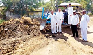 In Chamorshi city, the campaign to remove encroachment continues | चामोर्शी शहरात अतिक्रमण हटाव मोहीम सुरू